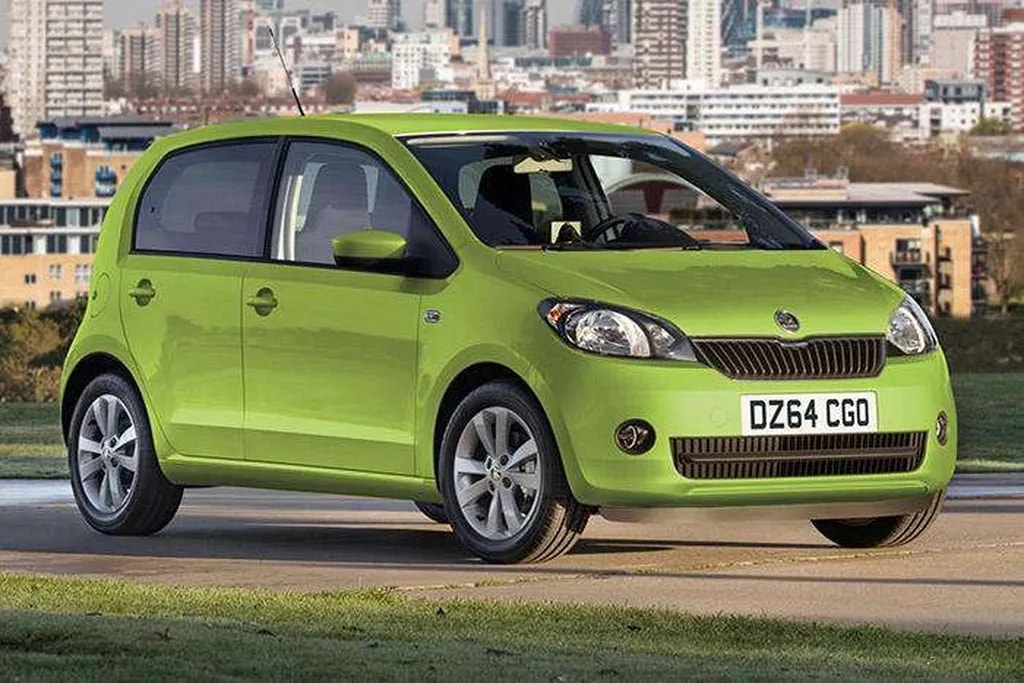 Citigo : کوچکترین محصول اشکودا، سیتیگو نام دارد که در کلاس مینیکارهاست و هم بصورت 3در و هم بصورت 5در فروخته میشود. پیشرانه سیتیگو انجین 1.0 لیتری 3 سیلندری است که با دو قدرت 60 اسبی و 73 اسبی بدست مشتریان میرسد. مصرف ترکیبی این خودرو 4.1 لیتر و حداکثر سرعتش حدود 170 کیلومتر برساعت است. سیتیگو در صورت ورود به ایران باید با کیا پیکانتو و هیوندای i20 رقابت کند.سیتیگو در اروپا حدود 13 تا 15 هزار یورو قیمت دارد.