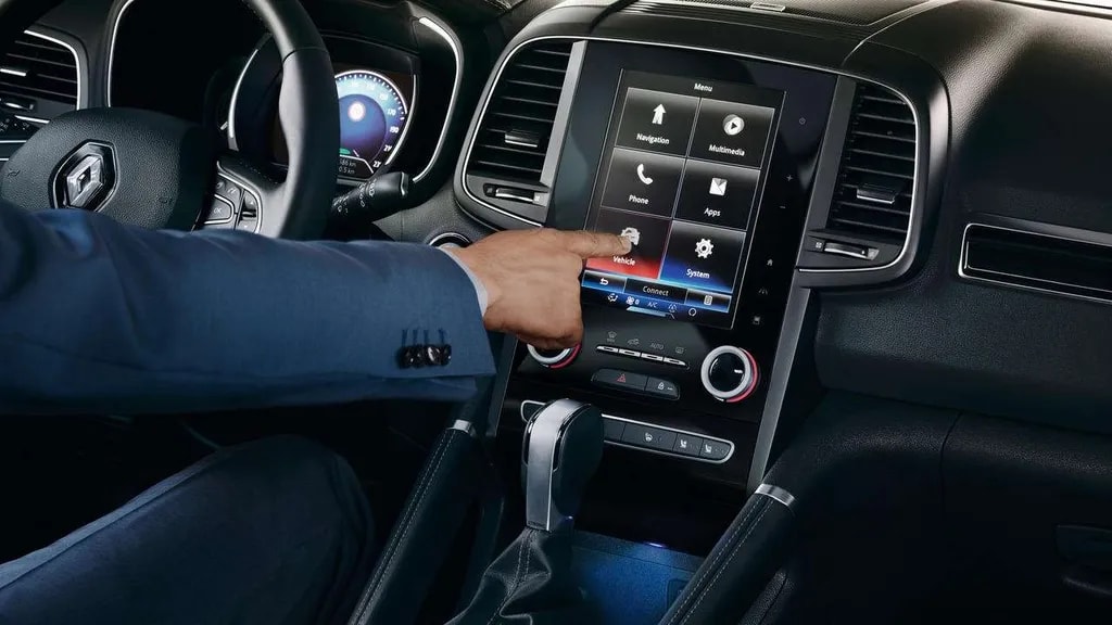 سیستم R-LINK 2 مرکز کنترلی برای سیستمهای مسیریابی، سرگرمی، رادیو و تلفن است. صفحه نمایشی 8.7 اینچی با قابلیت تشخیص دو لمس همزمان به عنوان رهبر این سیستم نقش آفرینی میکند.