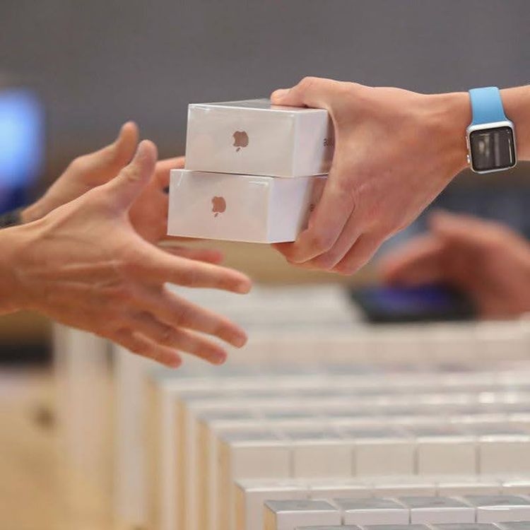 خرید گوشی با وام بلوبانک بدون ضامن؛ سریع و آنلاین موبایل مورد علاقه‌تان را بخرید