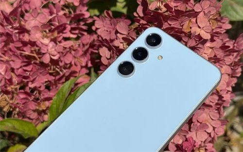 آیا گلکسی اس 24 FE از شارژ Qi2 پشتیبانی می‌کند؟