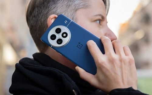 تصویر فاش‌شده طراحی گوشی وان پلاس 13T را نشان می‌دهد