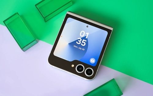 گلکسی زد فلیپ 7 تنها در یک مدل اگزینوسی عرضه می‌شود