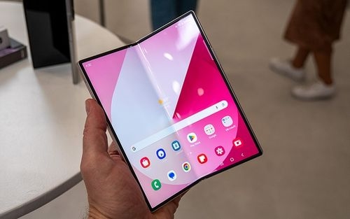 نمایشگر گلکسی زد فولد 7 از حاشیه‌های فوق‌باریک بهره خواهد برد