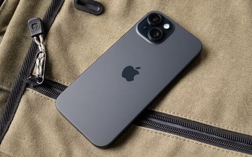 آیا خرید آیفون 15 در سال 2025 منطقی است؟