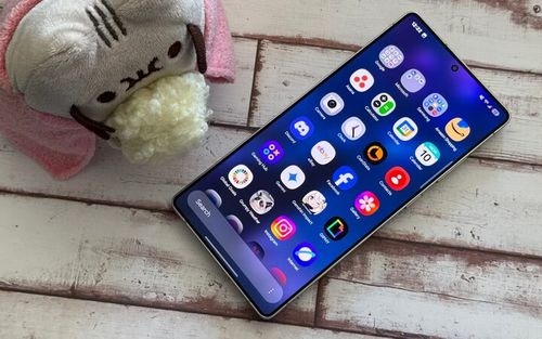 سامسونگ احتمالاً از فناوری دوربین زیر نمایشگر فاصله می‌گیرد