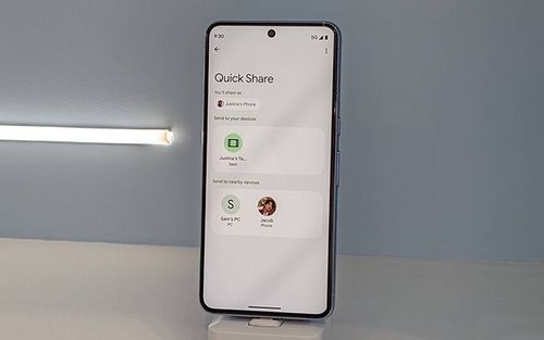 گوگل در حال آماده‌سازی قابلیت Quick Share اندروید برای ارسال فایل به آیفون است