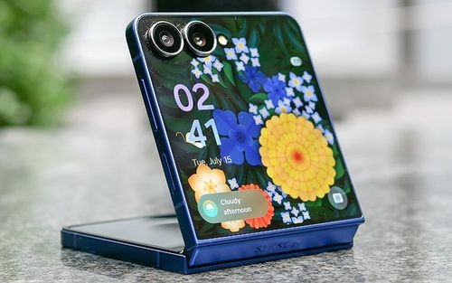 گلکسی زد فلیپ 8 با بدنه باریک‌تر و سبک‌تر معرفی می‌شود