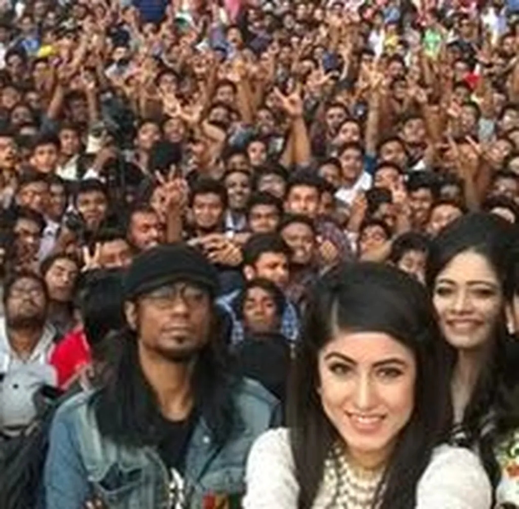 بزرگترین سلفی دنیا توسط لومیا 730 گرفته شد +عکس