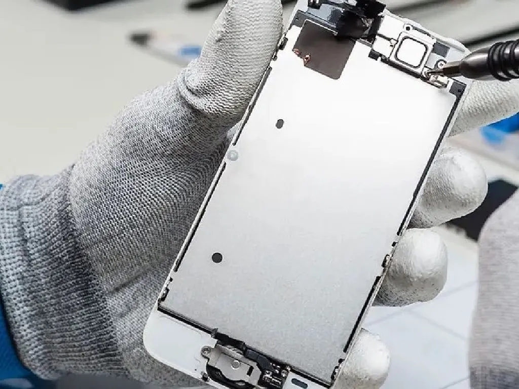 تعمیرات موبایل در یزد؛ چگونه تعمیرکار مناسب گوشی در یزد پیدا کنیم؟