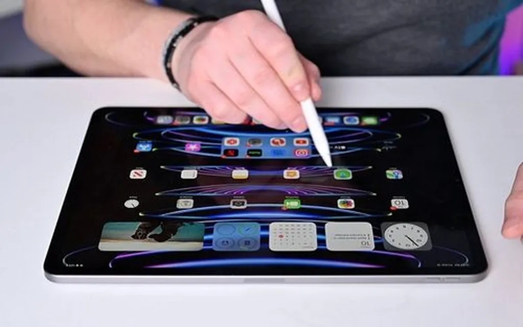 آیفون و آیپد تاشو سال آینده میلادی روانه بازار می‌شوند