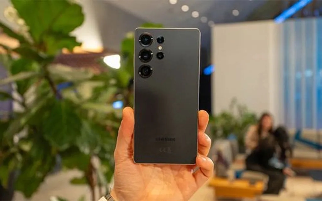 چرا گوشی‌های گلکسی اس 25 فاقد پشتیبانی داخلی از Qi2 هستند؟