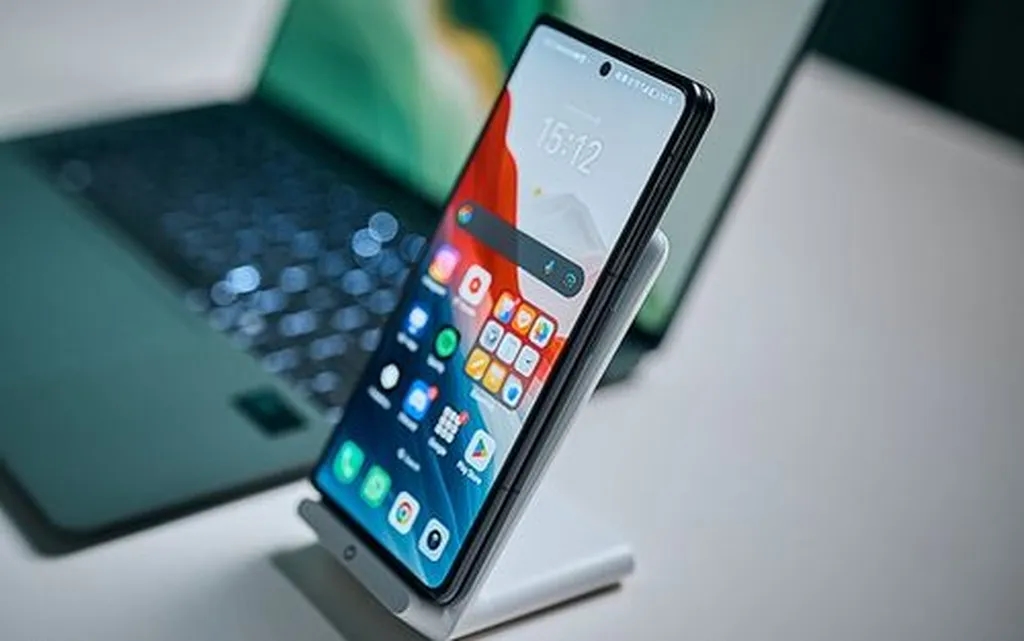 گوشی تاشوی جدید آنر با باتری غول‌پیکر ۶۱۰۰ میلی‌آمپری روانه بازار می‌شود