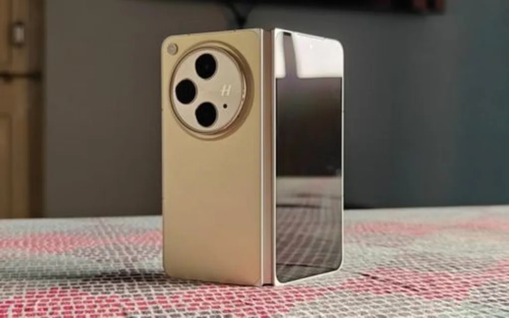 پرچمدار تاشو اوپو در تصویر واقعی جدیدی دیده شد