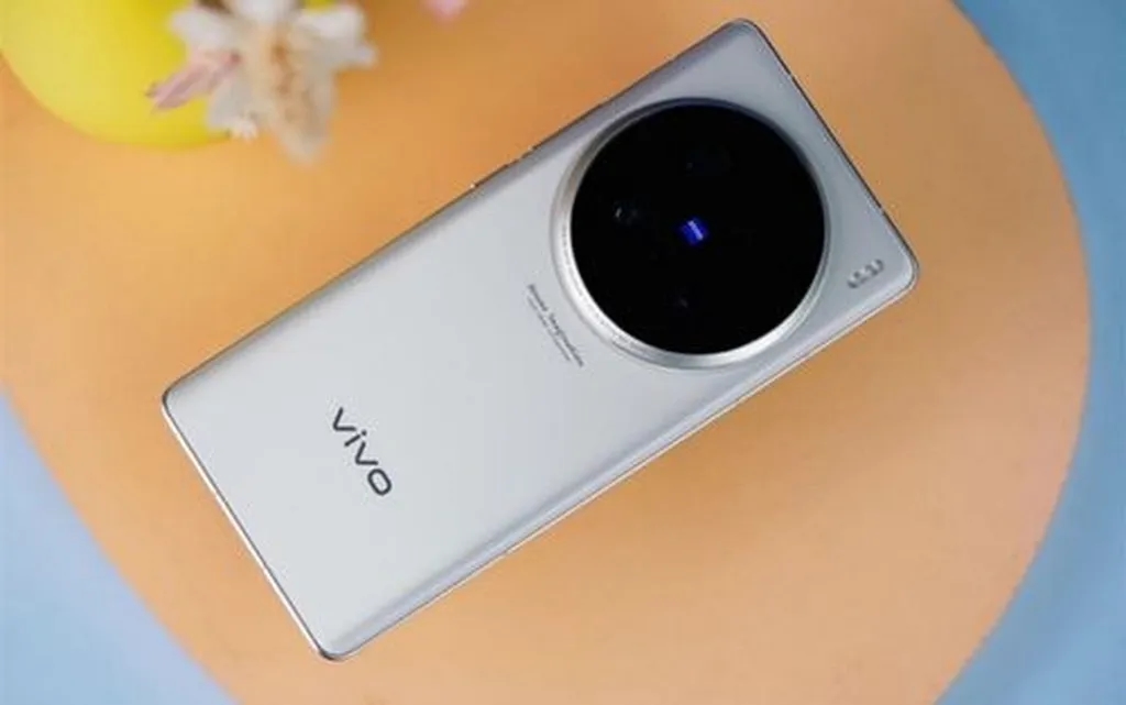 ویوو زمان رونمایی از گوشی پرمیوم X200 Ultra را تایید کرد