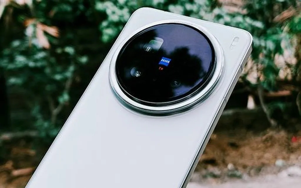 طراحی گوشی پرچمدار ویوو X200s رسماً به نمایش گذاشته شد