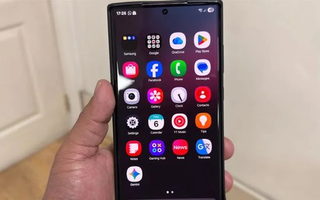 این تنظیمات پیش‌فرض، گوشی‌‌های گلکسی را عمدا کند می‌کنند