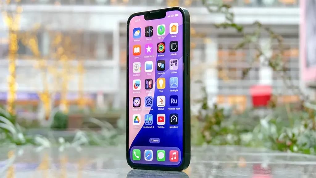 iPhone 16e