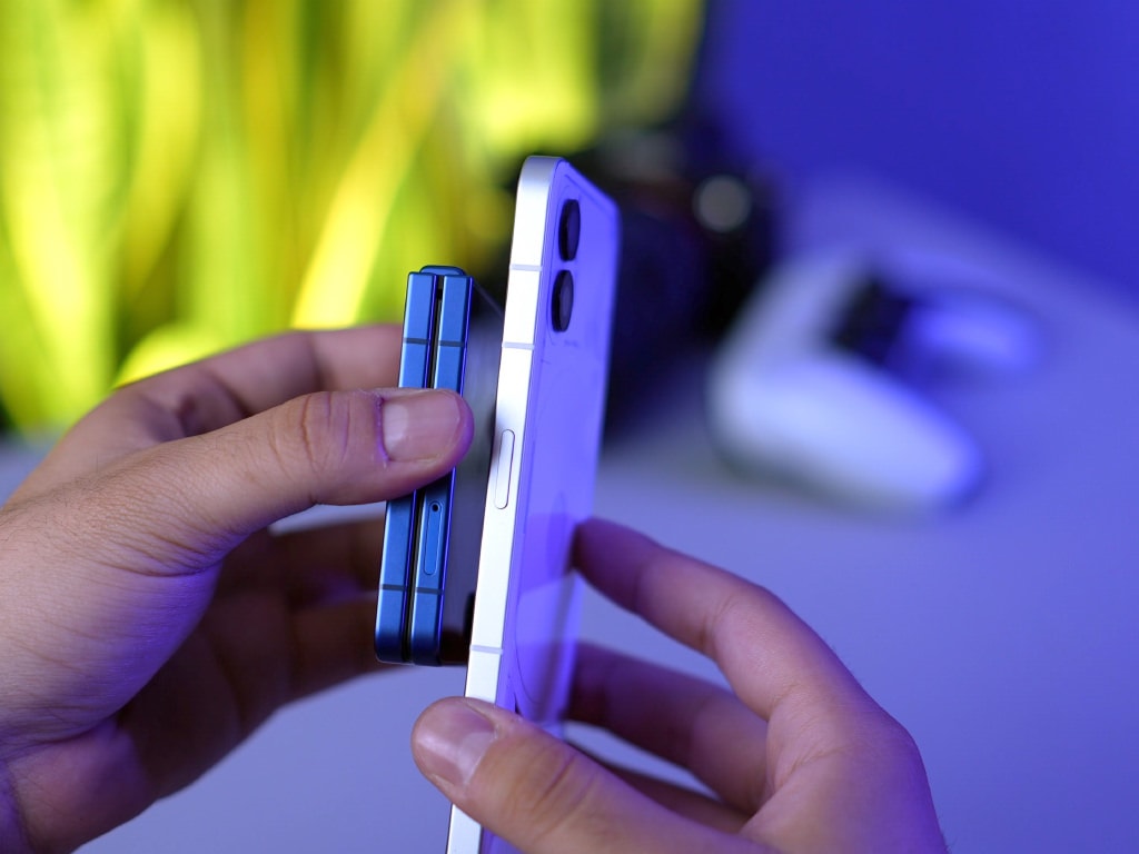 ضخامت گوشی Z Flip 7