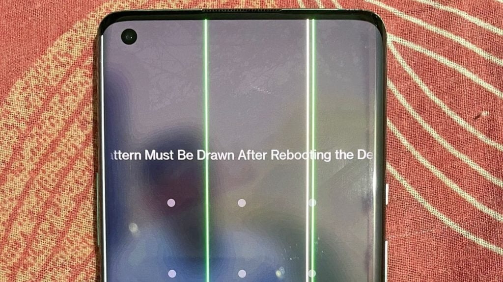 OnePlus-8-Pro-green-line