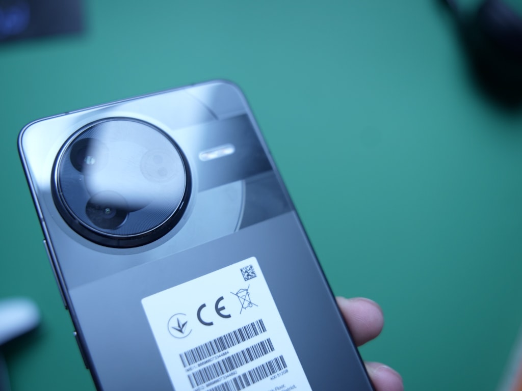 طراحی گوشی F7 پرو