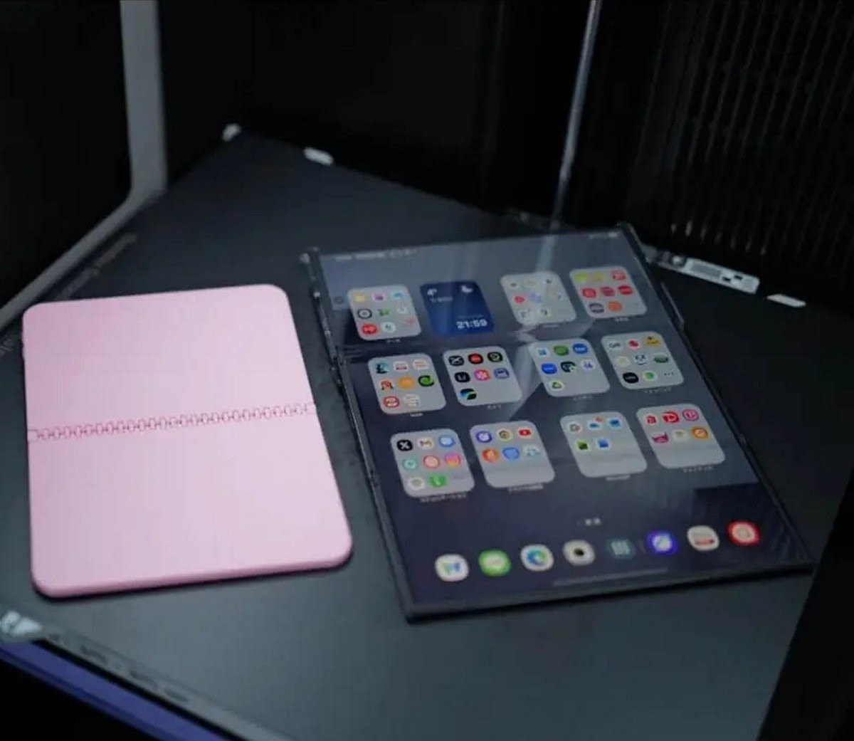 آیفون فولد در کنار زد ترای فولد