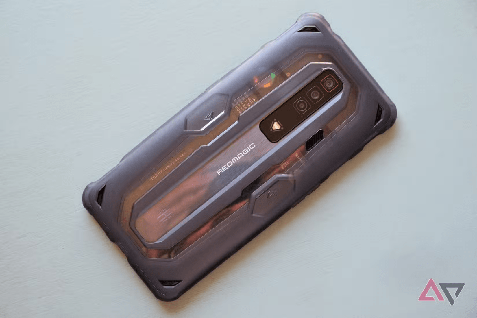 قاب‌ها ضخامت و وزن گوشی را افزایش می‌دهند