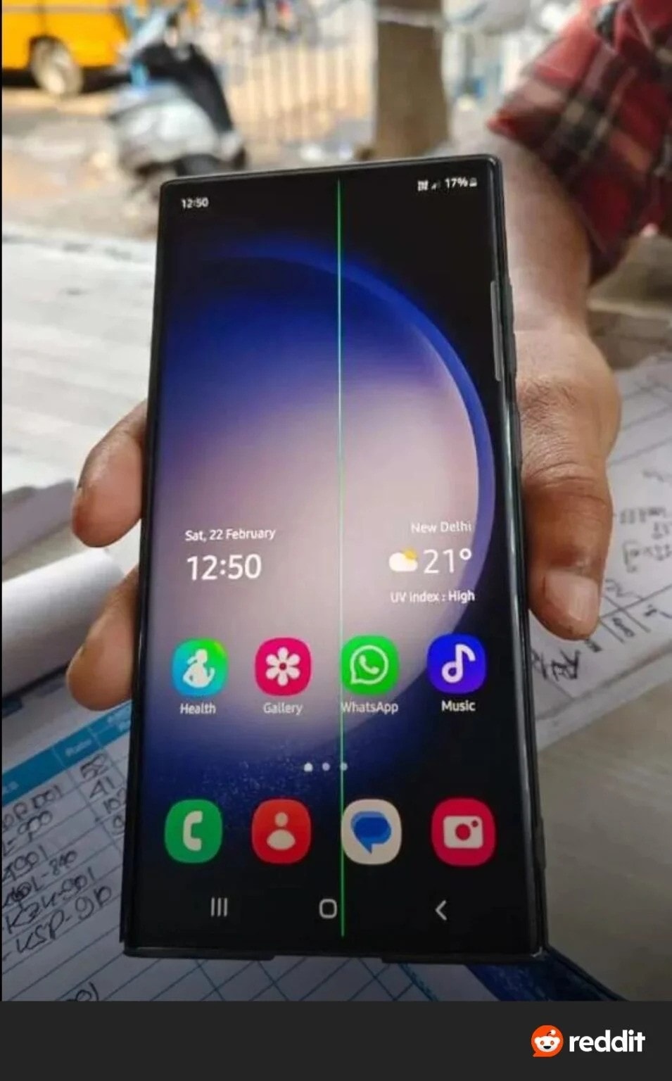 گوشی گلکسی S23 همراه با خط سبزر روی صفحه نمایش