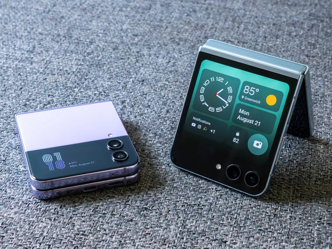 گلکسی زد فلیپ ۵ در کنار گلکسی زد فلیپ ۴