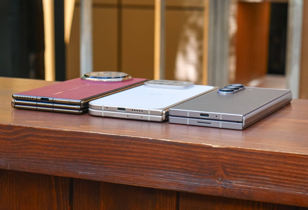 گلکسی زد فولد ۶ در کنار هواوی میت XT