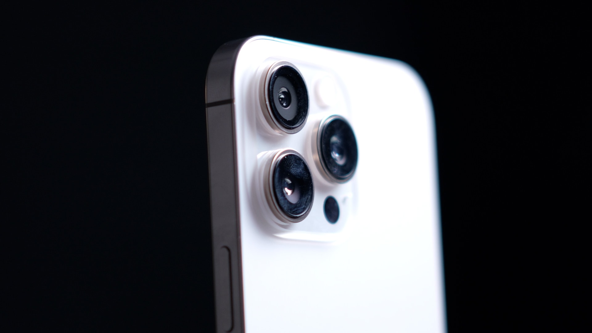 طراحی دوربین آیفون ۱۶ پرومکس