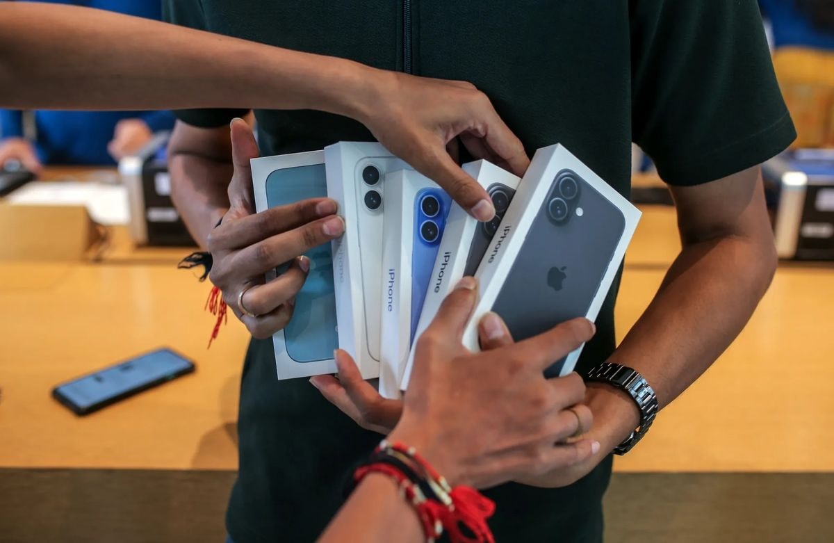 واردات آیفون.jpg