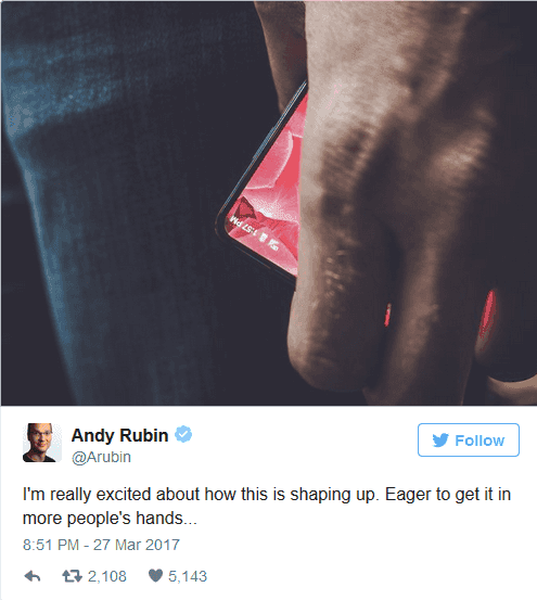 اندی رابین با انتشار این عکس در توییترش نوشته که مشتاق است هر چه زودتر این گوشی را در دستان افراد بیشتری ببیند