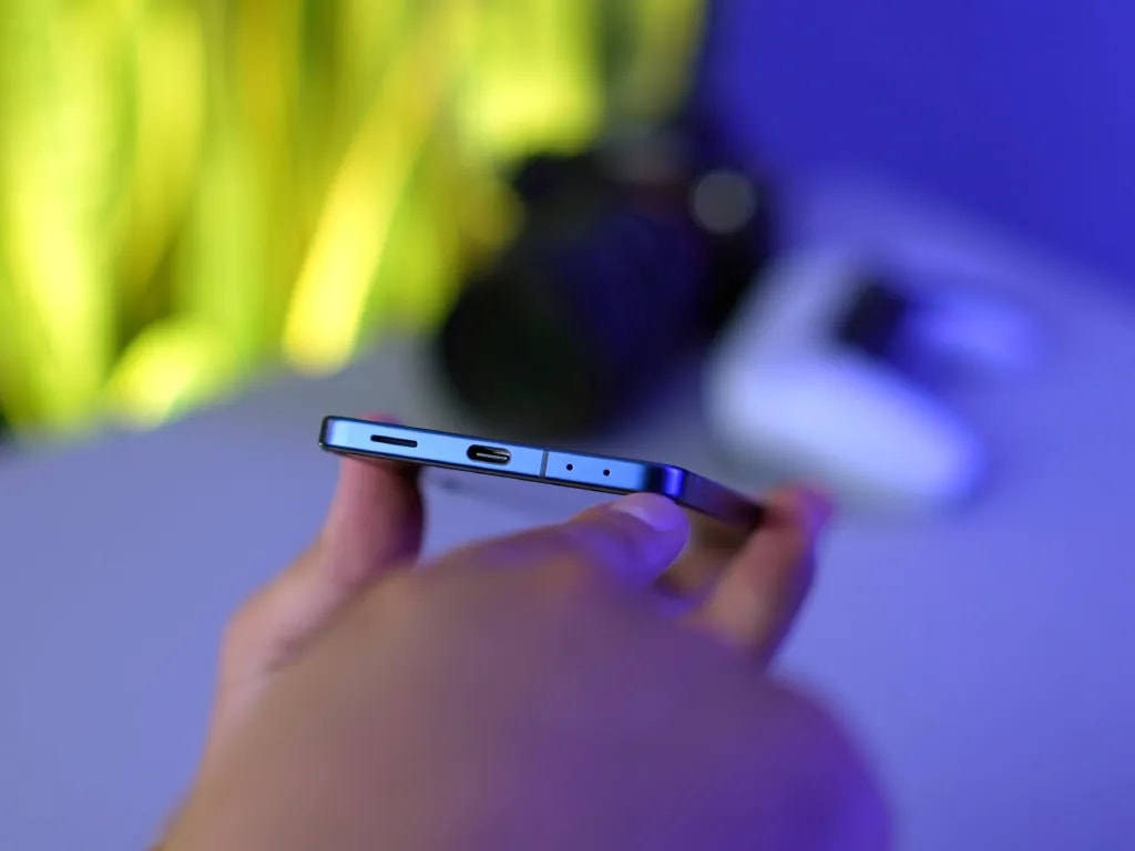 لبه پایین گوشی زد فلیپ ۷