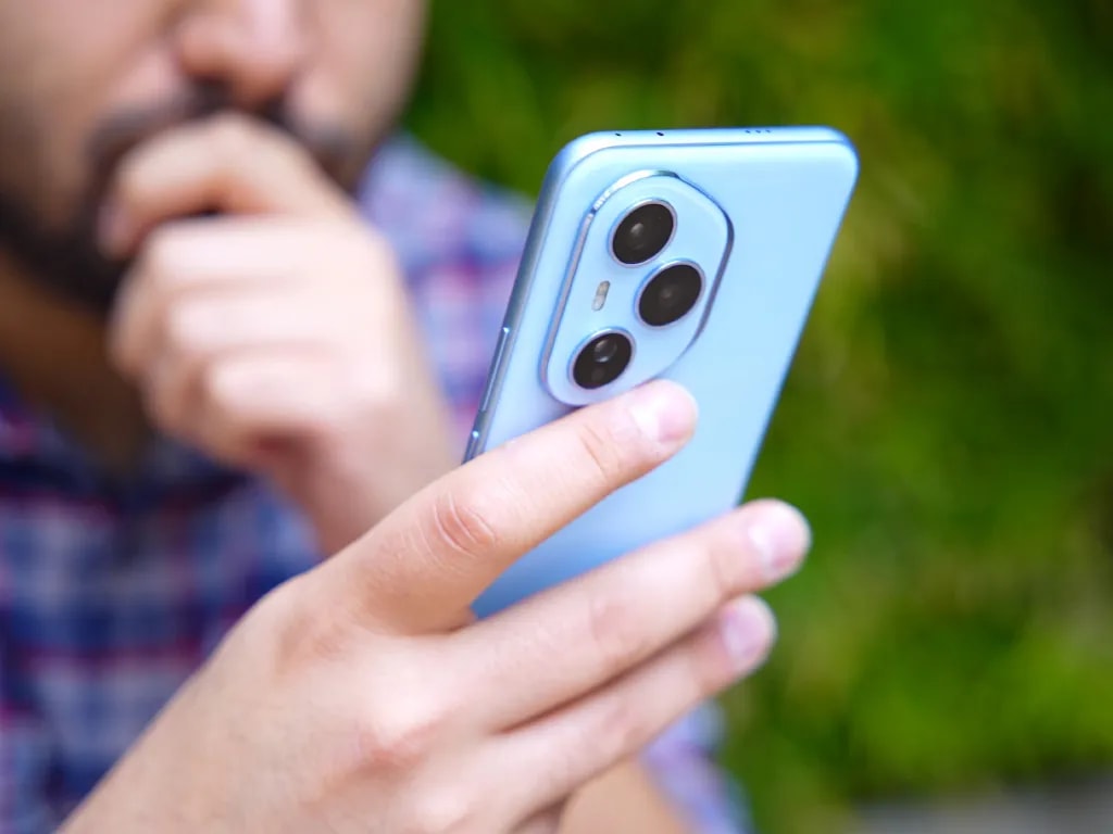 گوشی آنر ۴۰۰ پرو تو دست