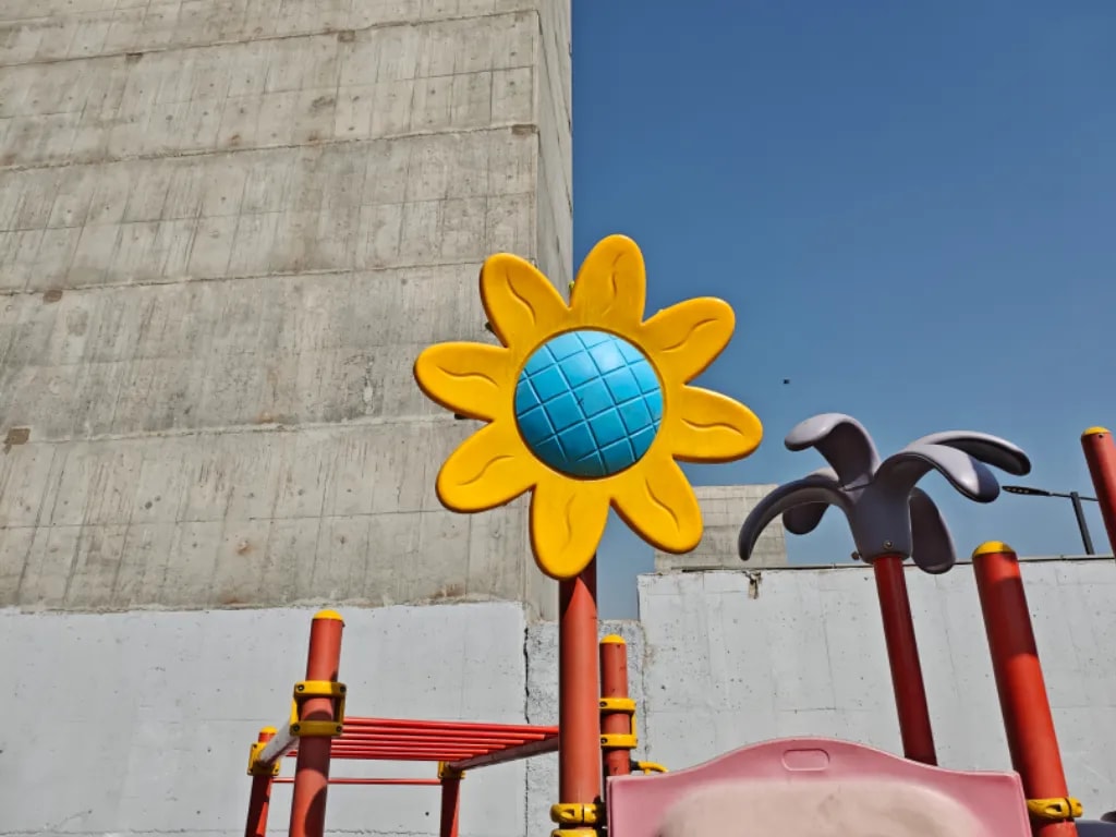 دوربین اصلی پوکو اف ۷ در نور روز