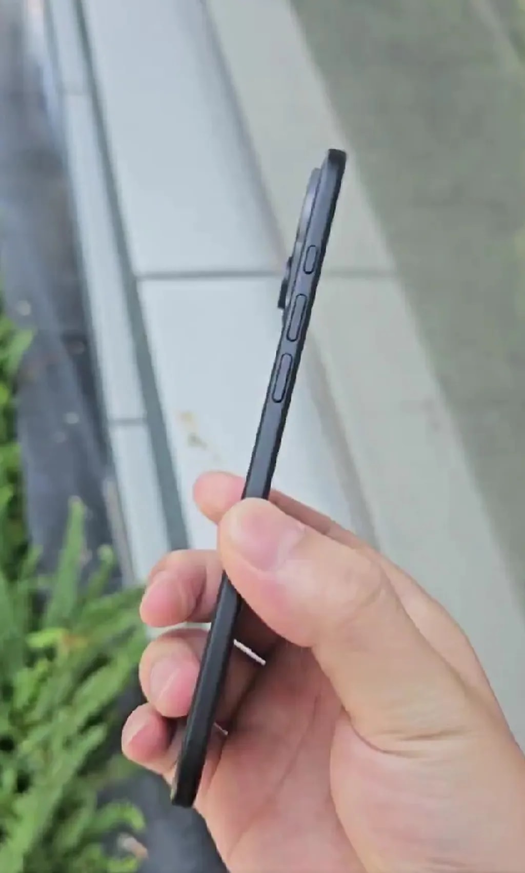 ضخامت آیفون ۱۷ ایر