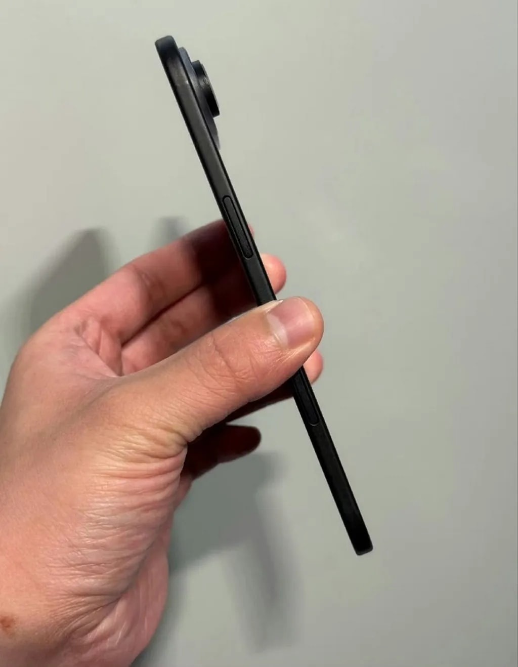 ضخامت آیفون ۱۷ ایر