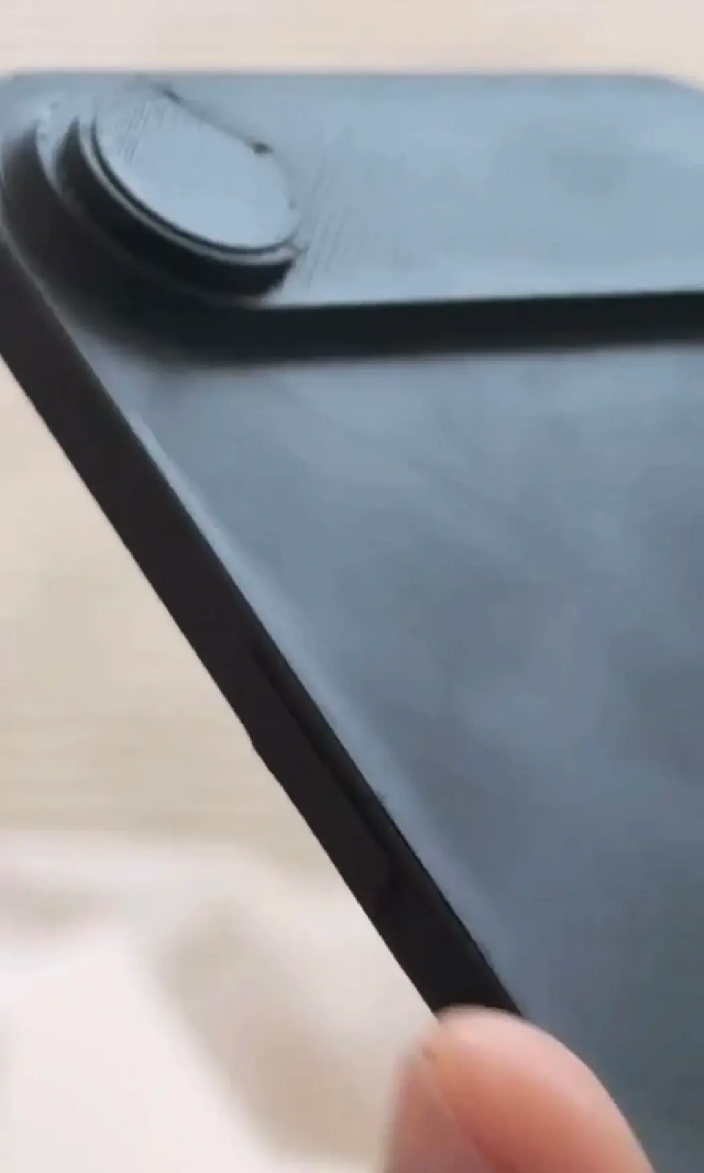 ضخامت بدنه آیفون ۱۷ ایر