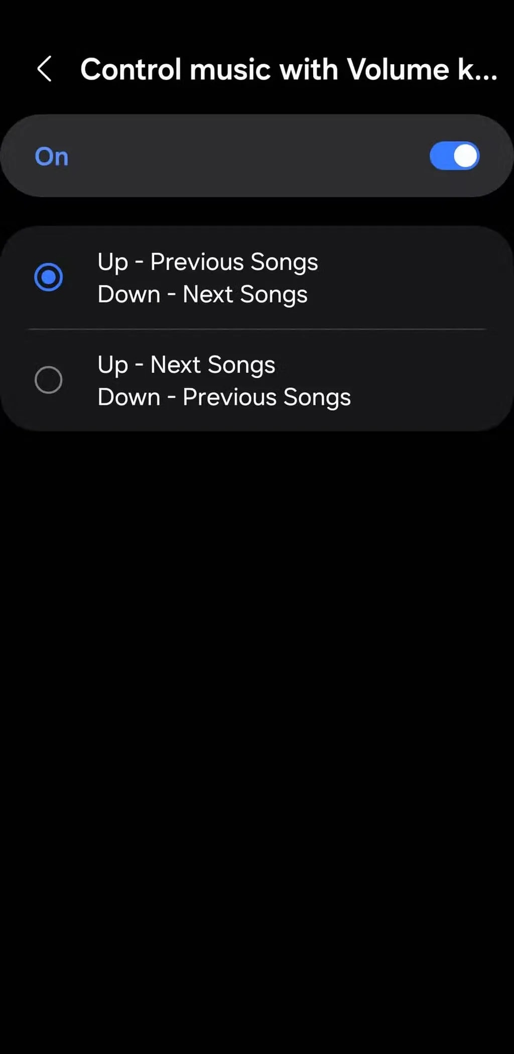 کنترل پخش موسیقی با دکمه‌های تنظیم صدا