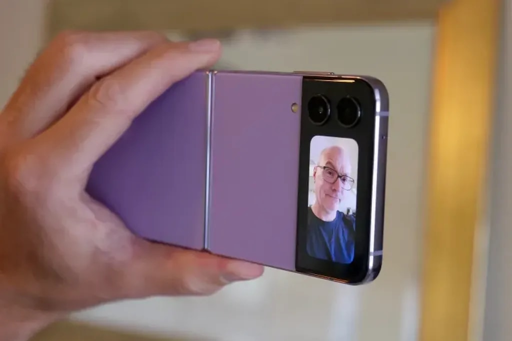 گلکسی زد فلیپ ۴