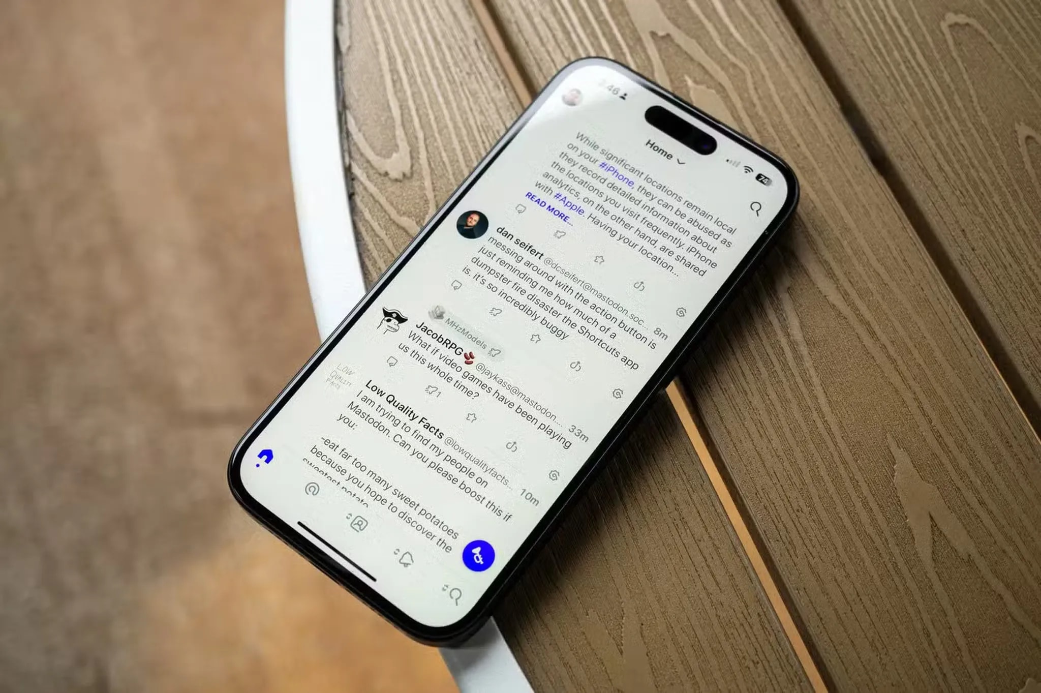 صفحه‌نمایش آیفون 15