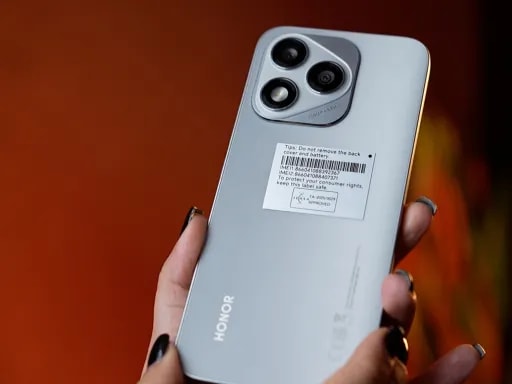 نقد و بررسی گوشی موبایل آنر ۴۰۰ لایت؛ میان‌رده خوش دست