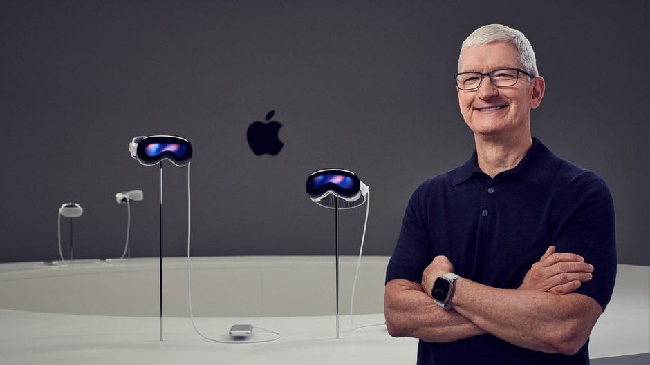 Despite-a-less-than-fabulous-year-for-Apple-Tim-Cook-gets-a-pay-hike