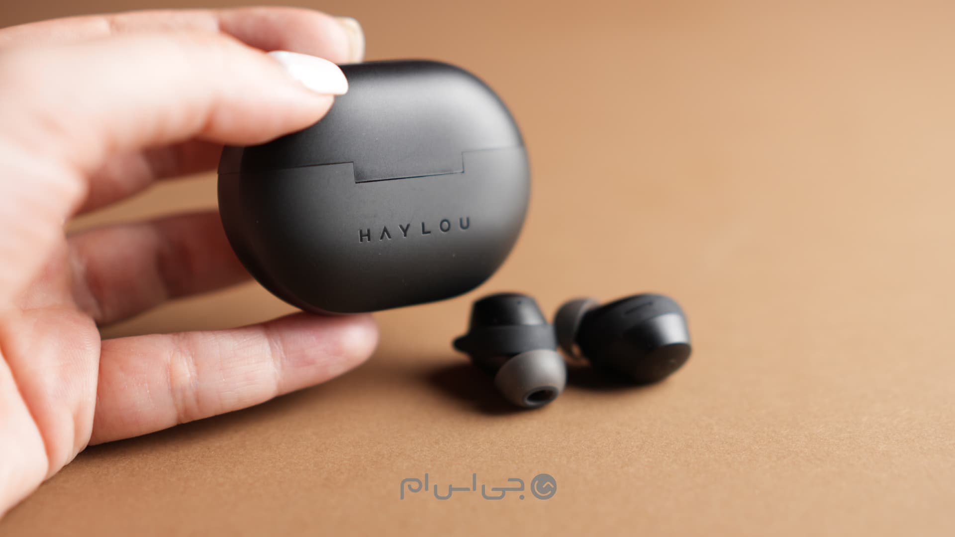 طراحی کیس شارژ هدفون هایلو GT1 2023