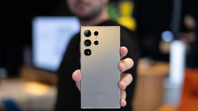 Snapdragon-8-Elite-chipset-brings-Apple-Intelligence-feature-to-Galaxy-S25-Ultra