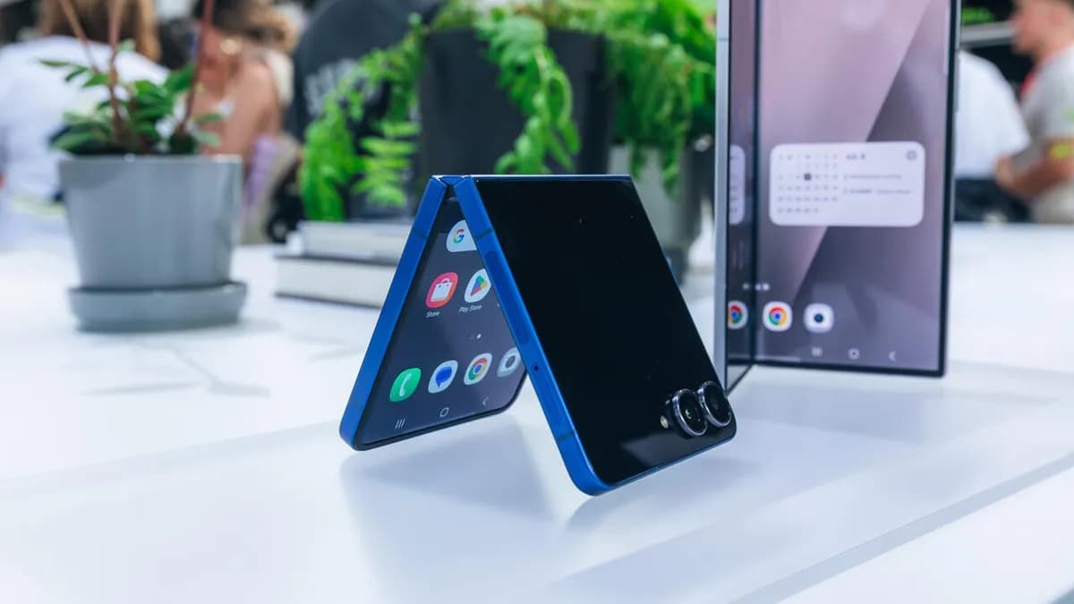 گلکسی زد فلیپ ۷