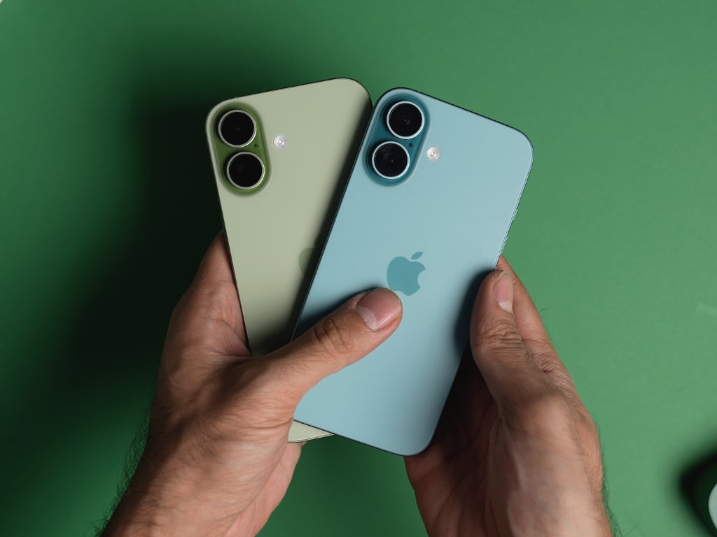 آیفون ۱۷ و آیفون ۱۶ در کنار هم