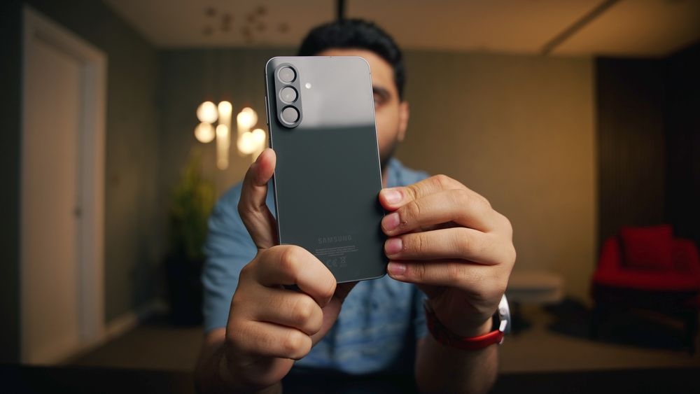 نقد و بررسی گوشی سامسونگ گلکسی A56؛ میانردهای پرمیوم