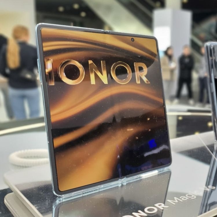 گوشی تاشو فلیپ آنر به نمایشگر کاور بزرگ و باتری حجیم مجهز میشود