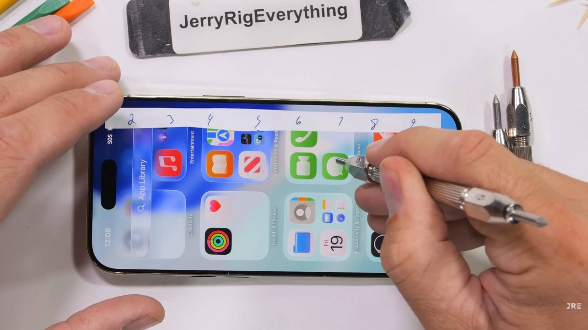 مقاومت نمایشگر آیفون ایر